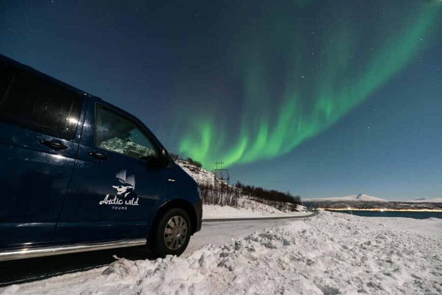 Tromsø: Small-Group Northern Lights Chase by Van with Photos - Finding your group: Kaigata 4 and the Magic Ice Bar meet-up