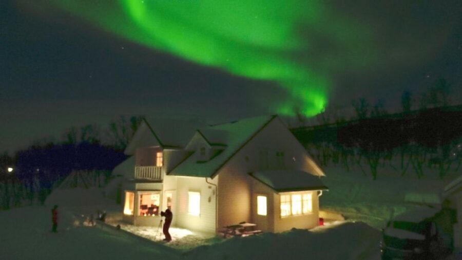 Tromsø: Snowmobile Tour with Aurora Crystal Lavvo Stay - Meals and dietary needs: good coverage with clear limits