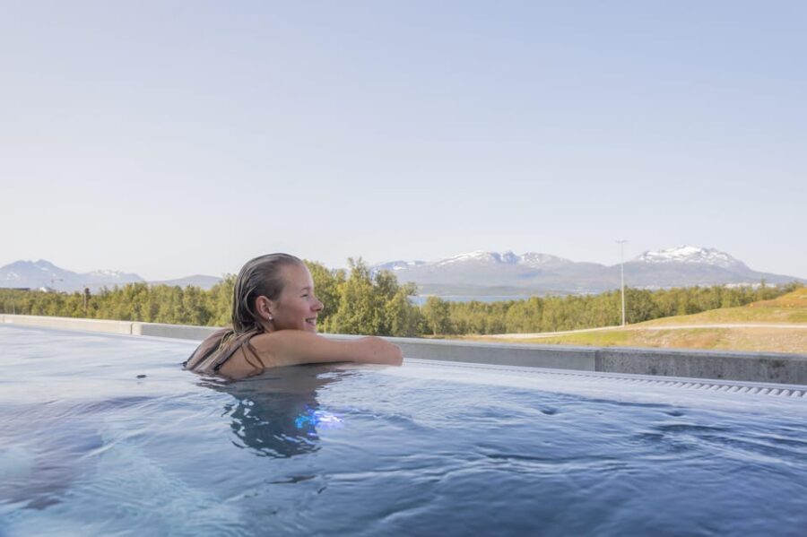 Tromsø: Spa/Pool with Bath, Sauna and Outdoor Heated Pool - Olympic Swim Pool and Water Zones: Fun That Still Feels Big-Time
