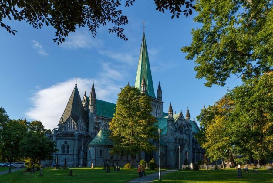 Trondheim: City Highlights Bus and Walking Tour - Sverresli viewpoint and Kristiansten Fortress: where the photos become understanding