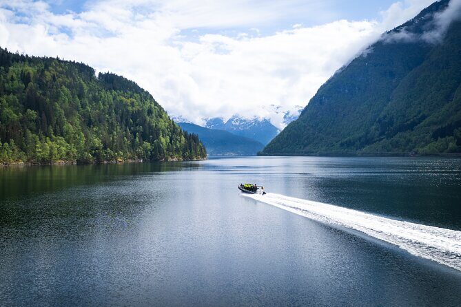 Ulvik scenic RIB adventure to Osafjord a Hardangerfjord branch - What the guide adds (and why it’s worth paying attention)