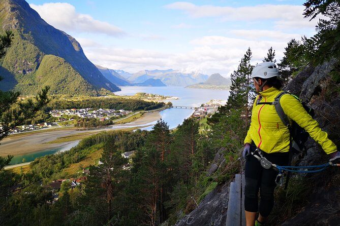 Via Ferrata Åndalsnes Intro Wall - Walking to the wall: where your mindset shifts