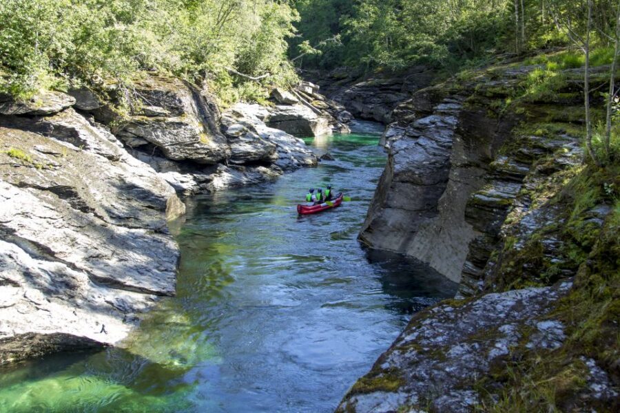 Voss: Raundal River Guided Canoe Tour - 3 Hours With a Guide in Your Canoe Bubble
