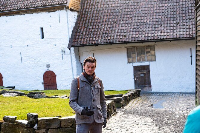 Walking Tour in Bergen of the Past and Present - Funicular station pause: you learn the hiking culture without paying extra