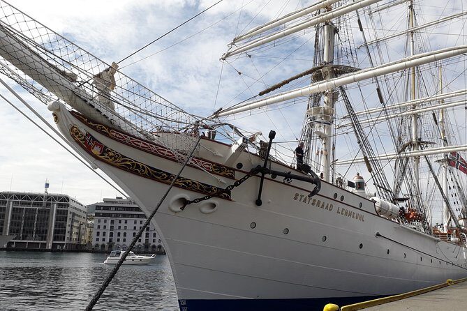 Walking tour: Medieval Spirit of Bergen + sweet Arctic gifts - Fish Market Stop: Old Traditions, Real Food Energy