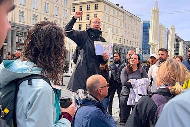Walking Tour of Central Bergen - Sjøfartsmonumentet: bronze sculptures and why Bergen was always a port city